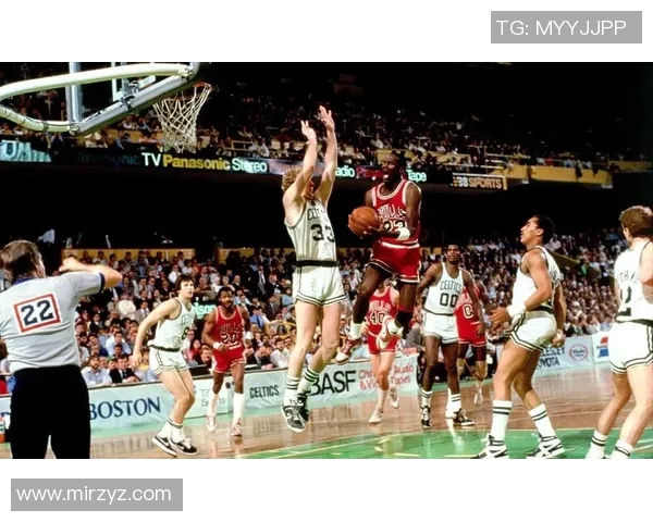 足球巨星谁能与乔丹相提并论探讨体育界的传奇对决 足球巨星谁能与乔丹相提并论探讨体育界的传奇对决