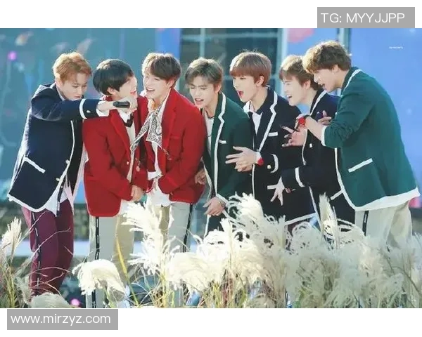 帅气足球明星身着西装展现魅力风采的精彩瞬间